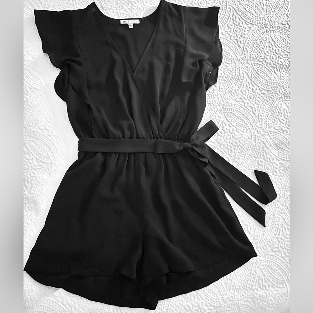 DR2 Black Flutter Sleeve Romper